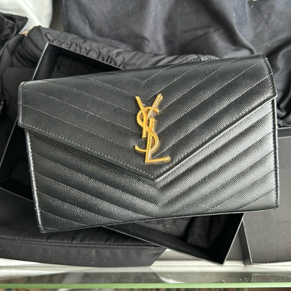 CLASSIC CASSANDRE CHAIN WALLET IN GRAIN DE POUDRE LEATHER